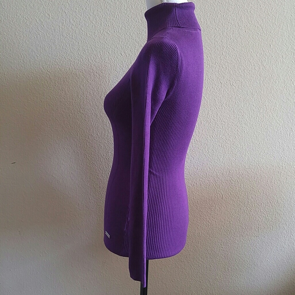 WHBM Ribbed Sweater - Picture 2 of 6